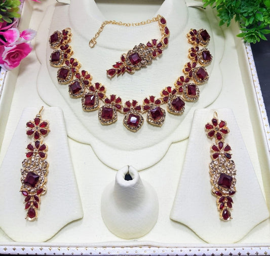 Luxury in Three Tones: Golden Glow,  Red & Sparkling White, 3 variant colors  for the jewelry set